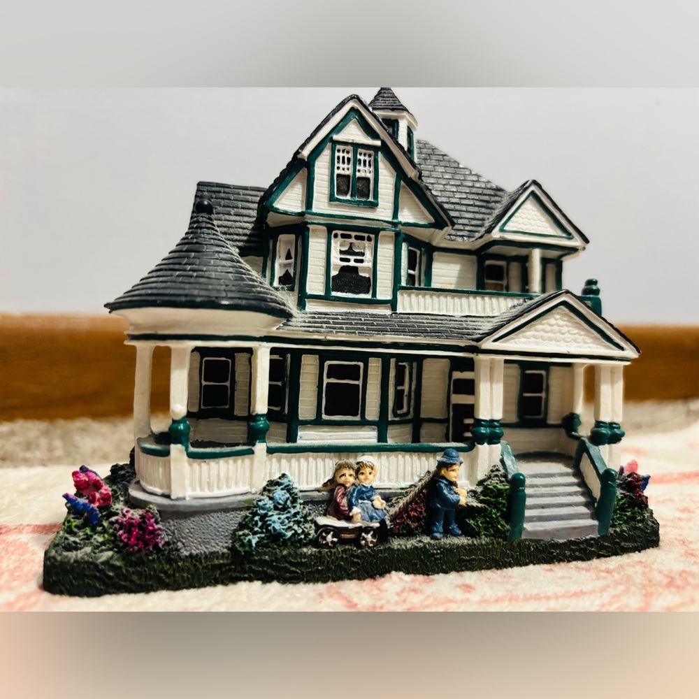 Catherine Karnes Munn Collection “Mothers little helper”